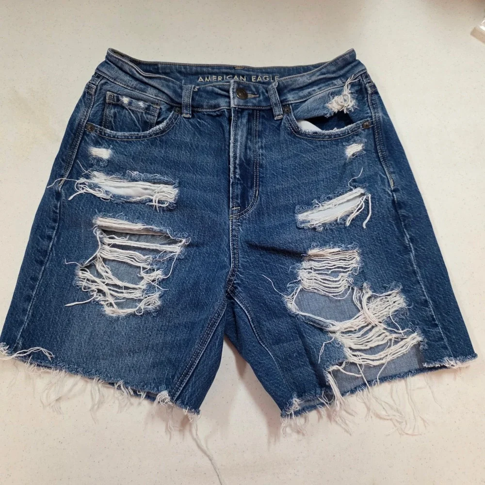American Eagle Distressed Denim Shorts Womens 4 X-Long Medium Wash Ripped Frayed
